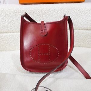 ** SOLD** Hermès Box Evelyne TPM 16 Red